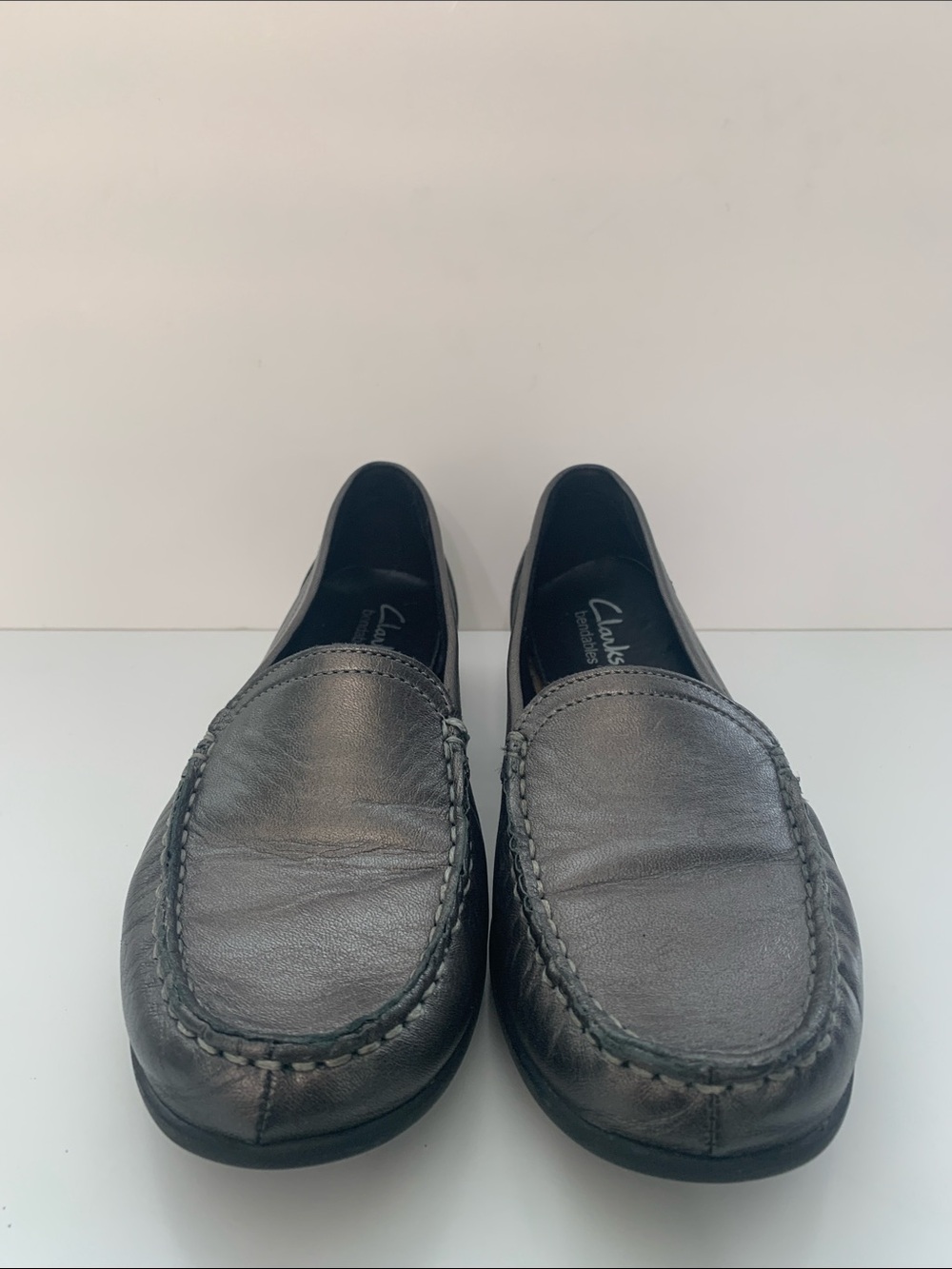 Clarks Women’s Metallic Grey Leather Slip-On Loafers Size 7.5M